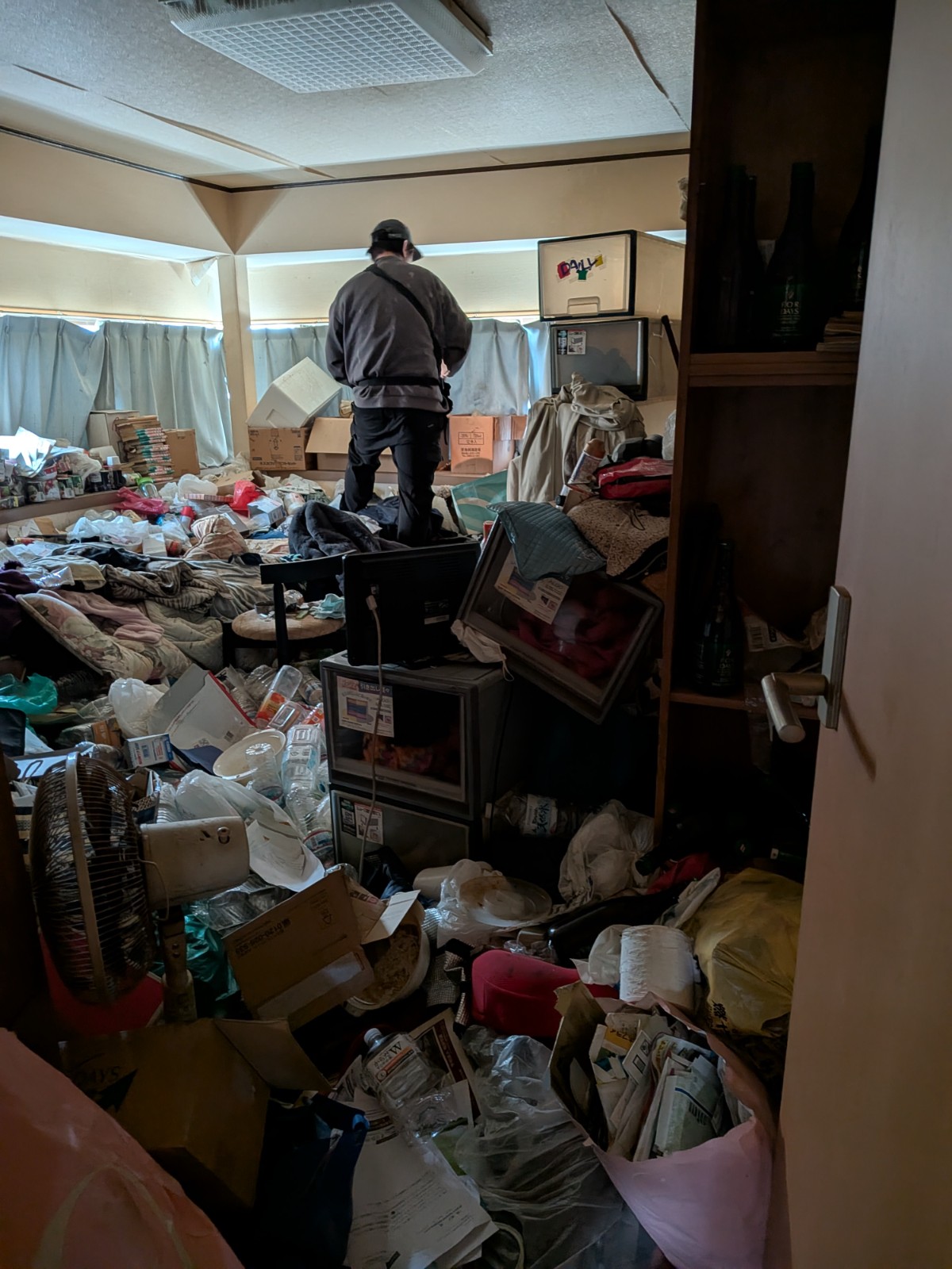 町田市 ゴミ屋敷の遺品整理・作業前
